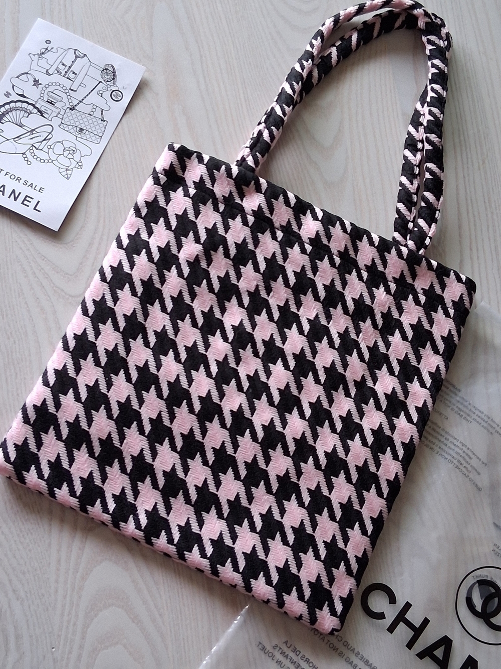 Chanel GWP Pink & Black Houndstooth Tote with Pearl CC Logo - Picture 4 of 13